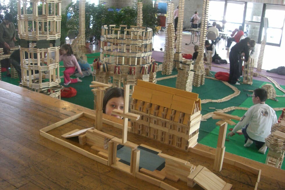 Constructions en Kapla lors d'un événement grand public