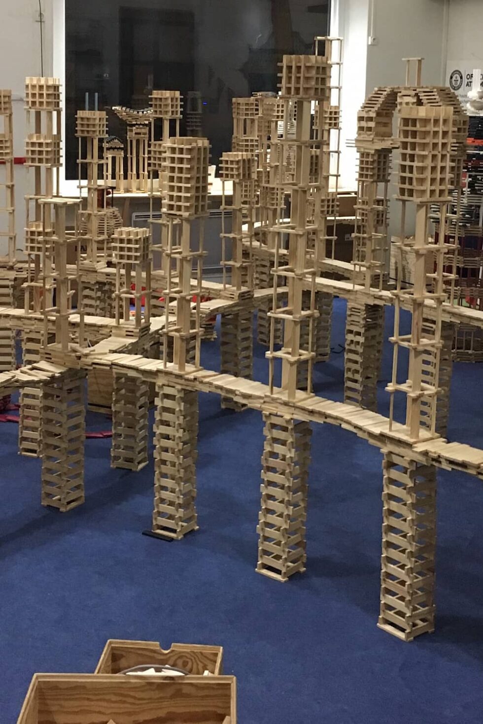 Constructions en planchettes Kapla réalisées lors de team-building