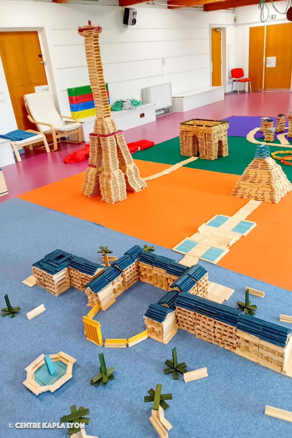 Les momuments français et d'ailleurs lors d'un atelier Kapla en milieu scolaire par le Centre Kapla Lyon