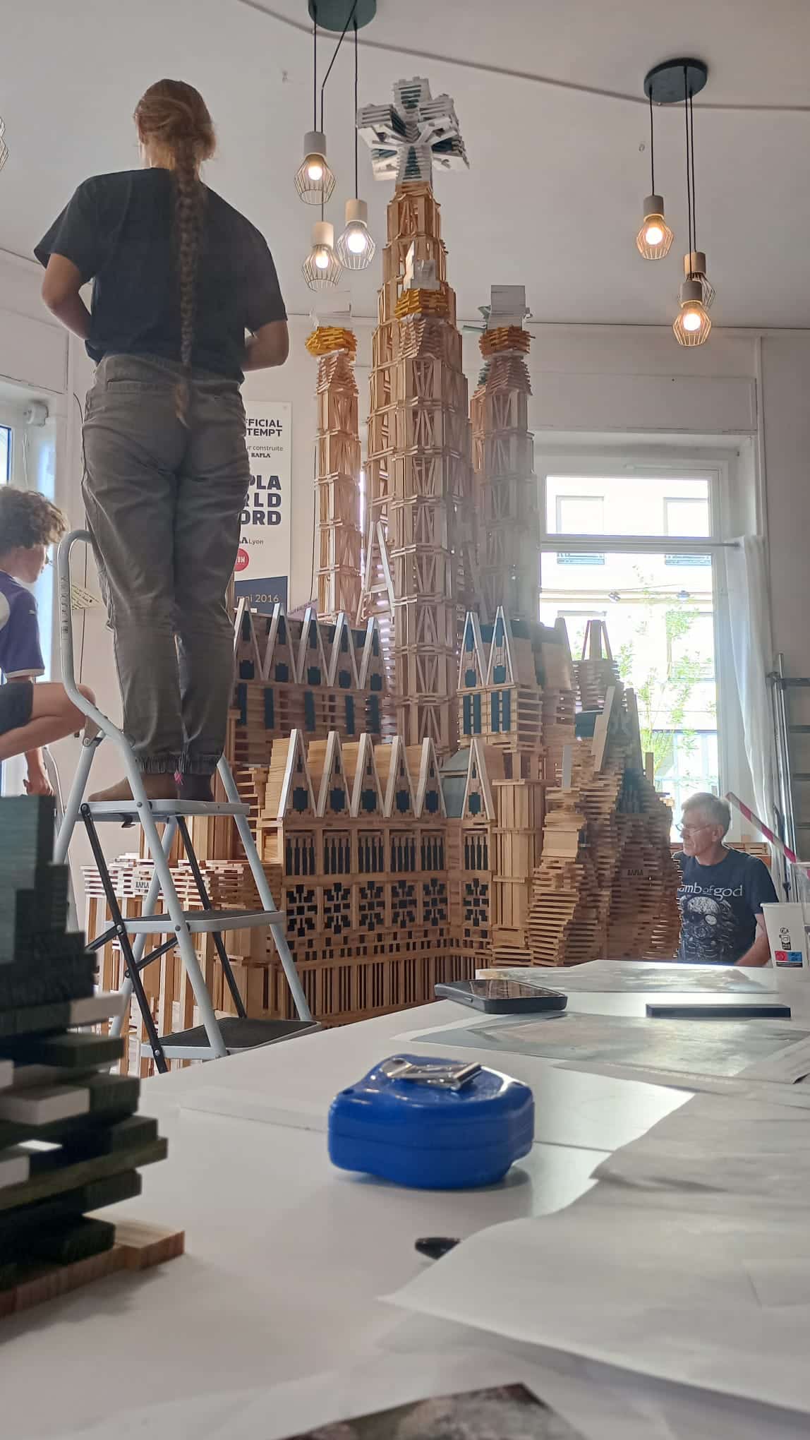 Maquette Sagrada familia en Kapla au Centre Kapla Lyon