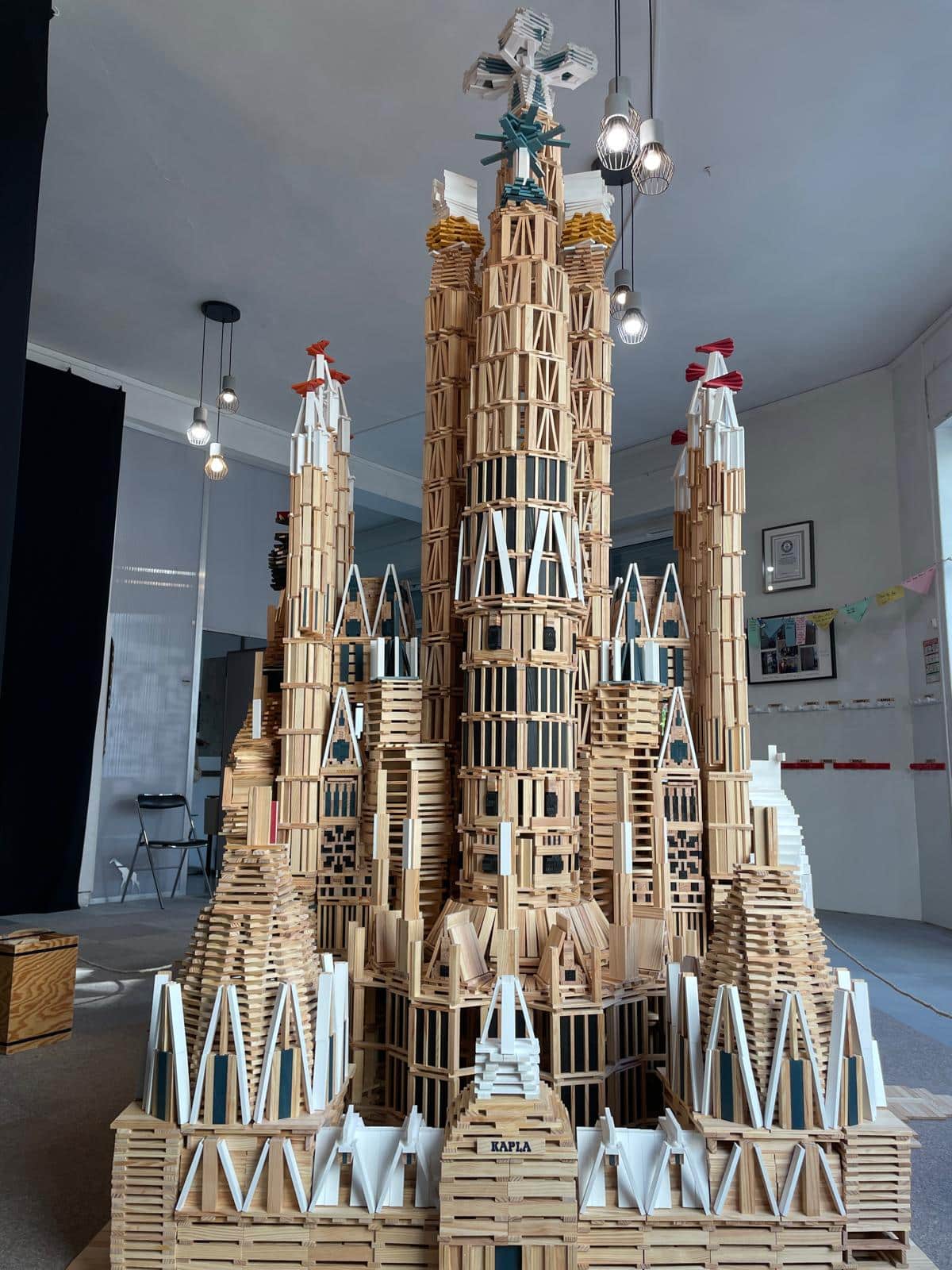 Maquette Sagrada familia en Kapla au Centre Kapla Lyon